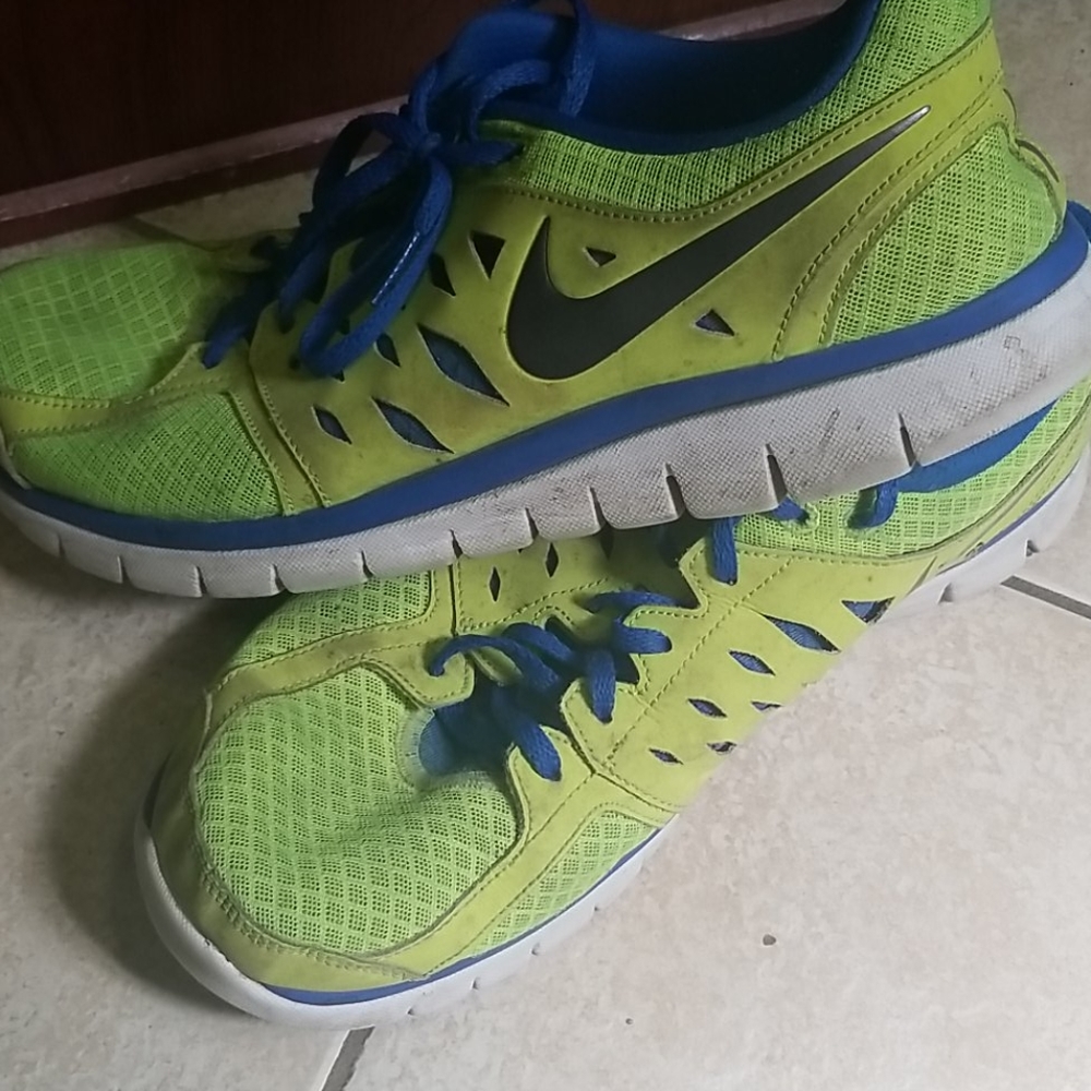 Nike Bright Yellow/lime with Ocean Blue accent